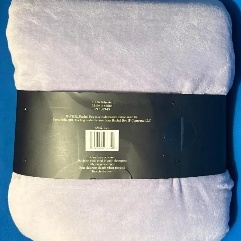 NEW GORGEOUS LAVENDER PURPLE RACHEL RACHEL ROY QUEEN / FULL SILKY SOFT BLANKET
